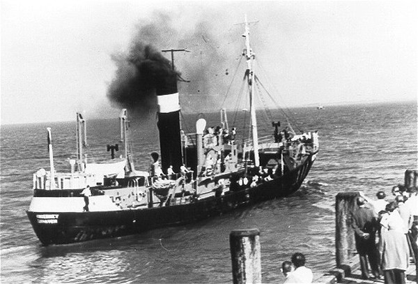 Fischdampfer NC 420 vor der Alten Liebe